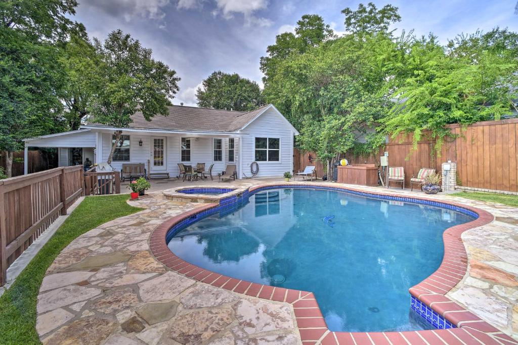 San Antonio House with Private Pool Spa and Grill - main image