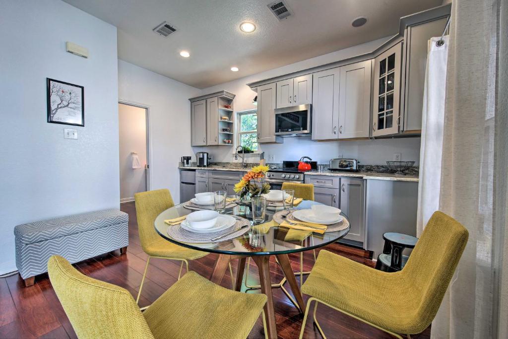 Stylish San Antonio Apt with Patio Near River Walk! - image 2