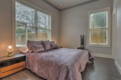 Modern San Antonio Retreat Less Than 1 Mile From Downtown! - image 4