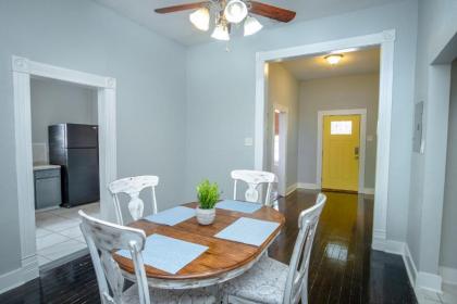 Remodeled Historic 2BR 1BA House Near Downtown - image 15