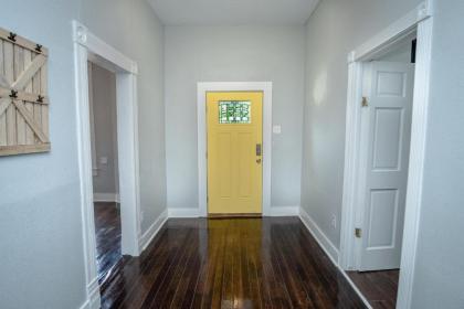 Remodeled Historic 2BR 1BA House Near Downtown - image 17