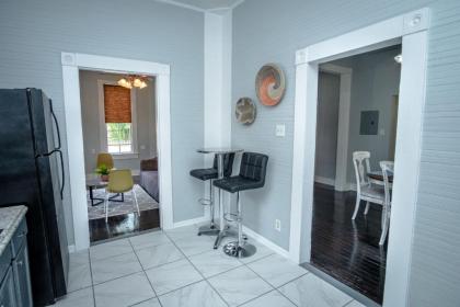 Remodeled Historic 2BR 1BA House Near Downtown - image 18