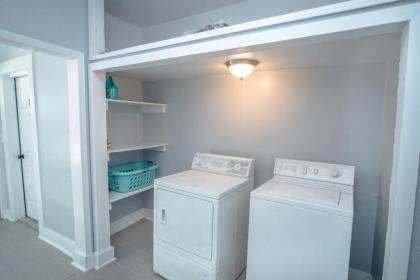 Remodeled Historic 2BR 1BA House Near Downtown - image 3