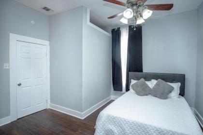 Remodeled Historic 2BR 1BA House Near Downtown - image 6