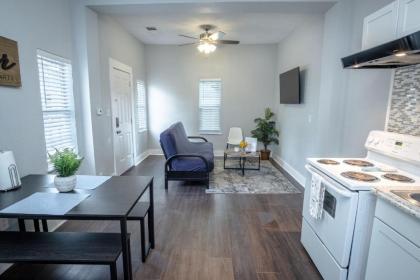 Remodeled Historic 1BR 1BA House Near Downtown - image 14