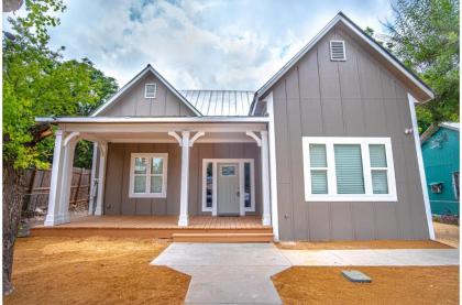 Brand New Remodeled 3BR2BA House Near Downtown Texas