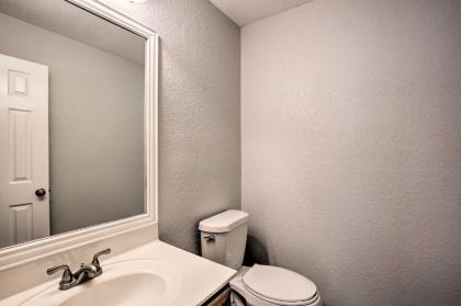 Spacious San Antonio Retreat - 9 Mi to USTA! - image 10