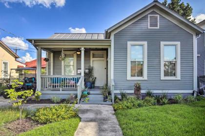 Charming Getaway Less than 1 mi to Dtwn and River Walk San Antonio