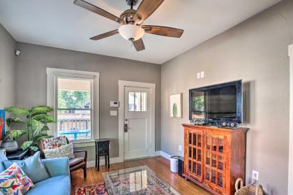 Charming Getaway Less Than 1 Mi to Dtwn and River Walk! - image 5