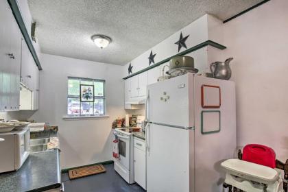 Vintage Hideaway Less Than 6 Miles to Lackland AFB! - image 10