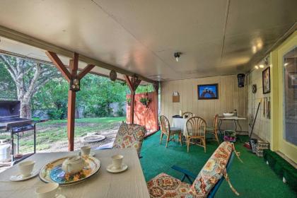 Vintage Hideaway Less Than 6 Miles to Lackland AFB! - image 3