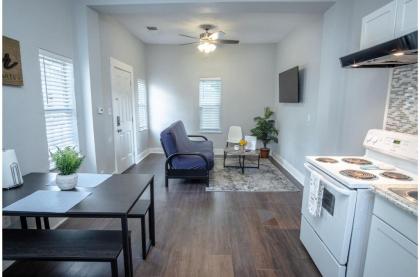 Remodeled Historic 1BR1BA House Near Downtown - image 3