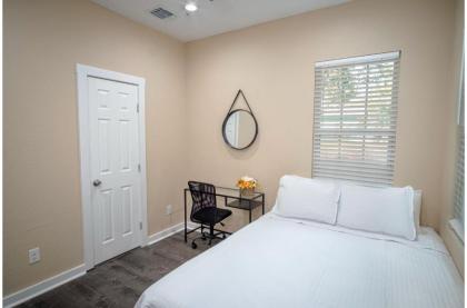 3BR2BA Remodeled House Near Downtown - image 10