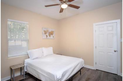 3BR2BA Remodeled House Near Downtown - image 11