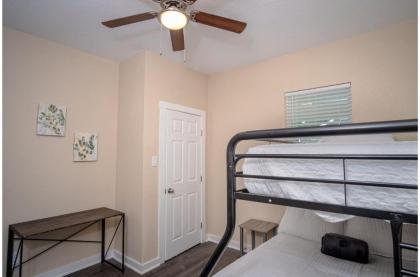 3BR2BA Remodeled House Near Downtown - image 15