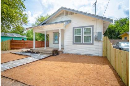 3BR2BA Remodeled House Near Downtown - image 4