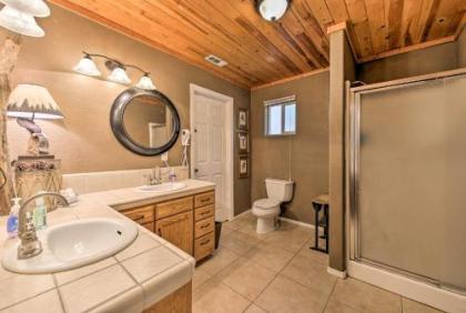 Remodeled Crestline Retreat Walk to Lake Gregory! - image 5