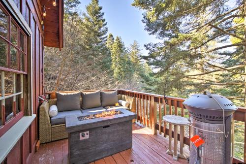 Chic Lake Arrowhead Cabin with Deck 2 Mi to Village - main image