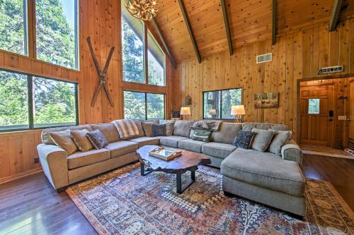 Remodeled Lake Arrowhead Mountain House with Deck! - image 4