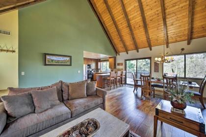 Beautiful Lake Arrowhead Home with 2 Decks and Views! - image 16