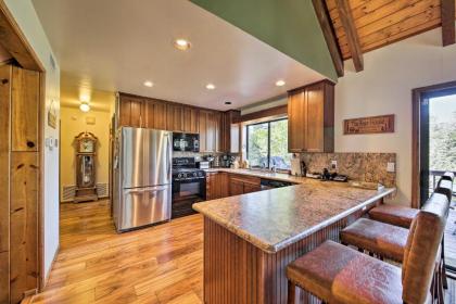 Beautiful Lake Arrowhead Home with 2 Decks and Views! - image 17