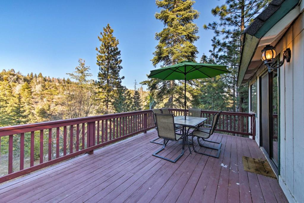 Beautiful Lake Arrowhead Home with 2 Decks and Views! - image 3