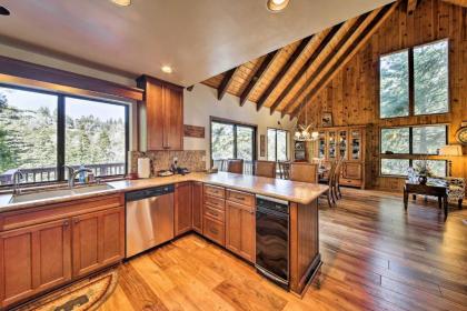 Beautiful Lake Arrowhead Home with 2 Decks and Views! - image 9