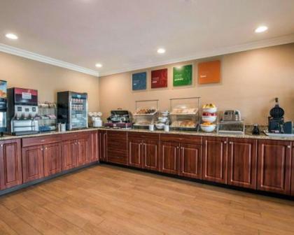 Comfort Suites San Clemente Beach - image 4