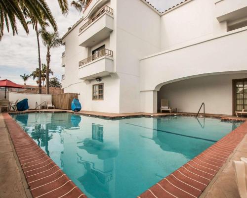 Comfort Suites San Clemente Beach - image 5