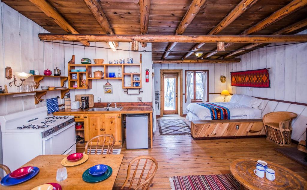 Taos Goji Farm & Eco-Lodge Retreat - main image