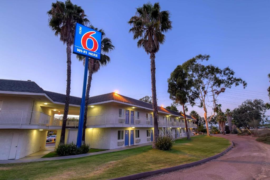 Motel 6-San Diego CA - North - main image