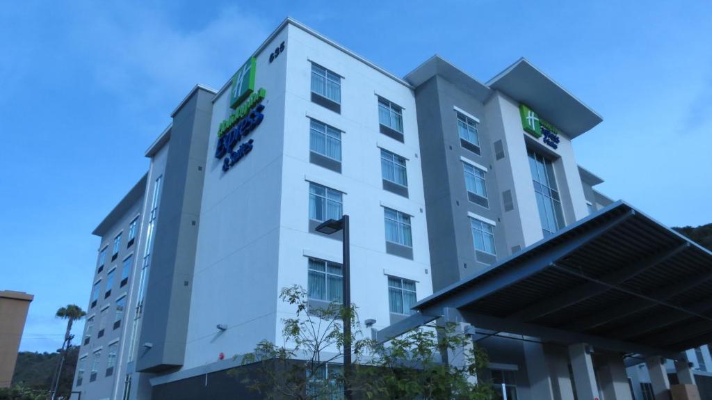 Holiday Inn Express & Suites San Diego - Mission Valley an IHG Hotel - main image