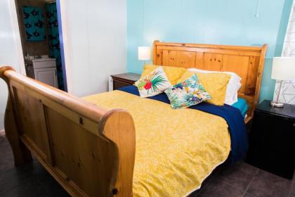 ITH Beach Bungalow Surf Hostel San Diego - image 4