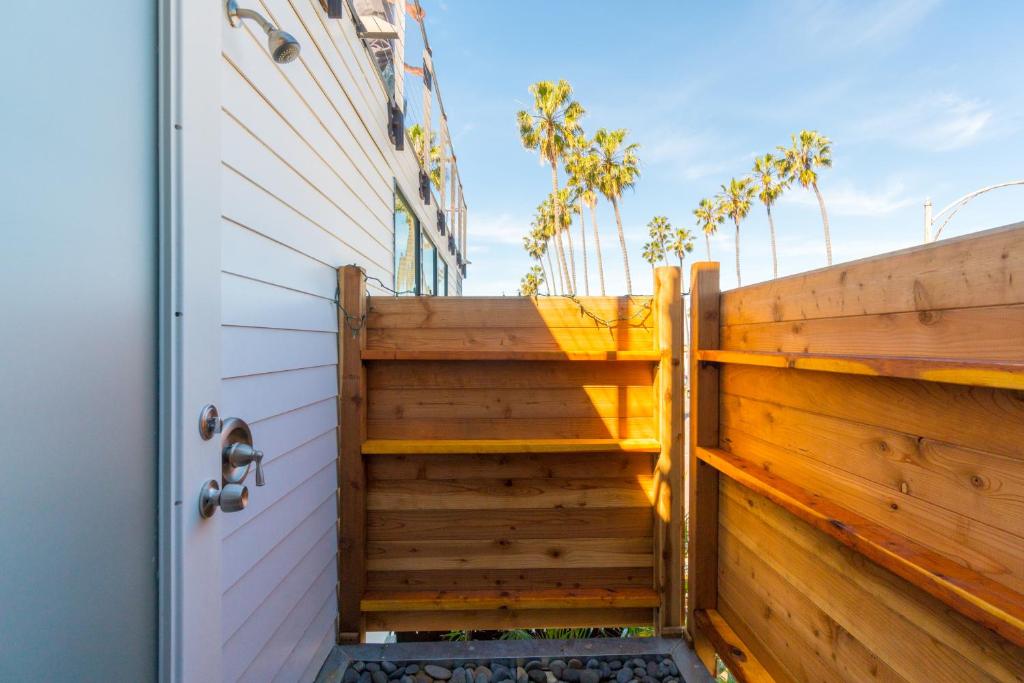 Modern Beach Home Steps To The Sand - image 3