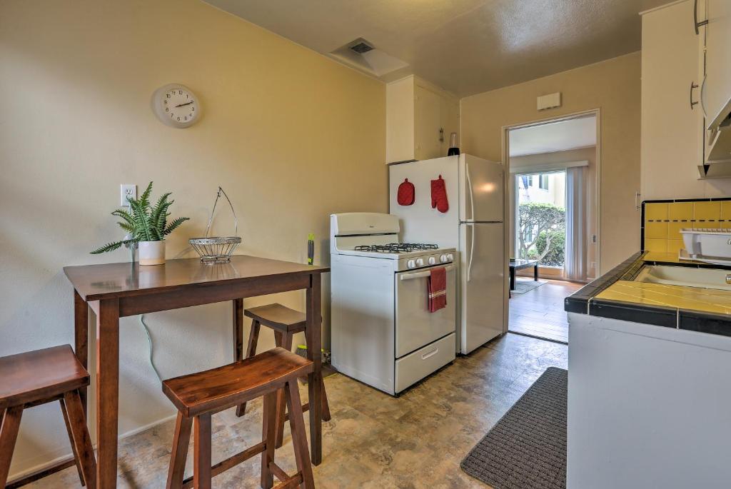 Apt in the Heart of Pacific Beach - 1 Mi to Coast! - image 3