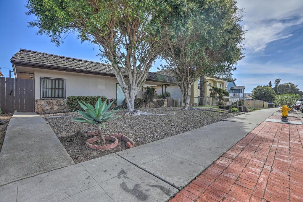 Apt in the Heart of Pacific Beach - 1 Mi to Coast! - image 4