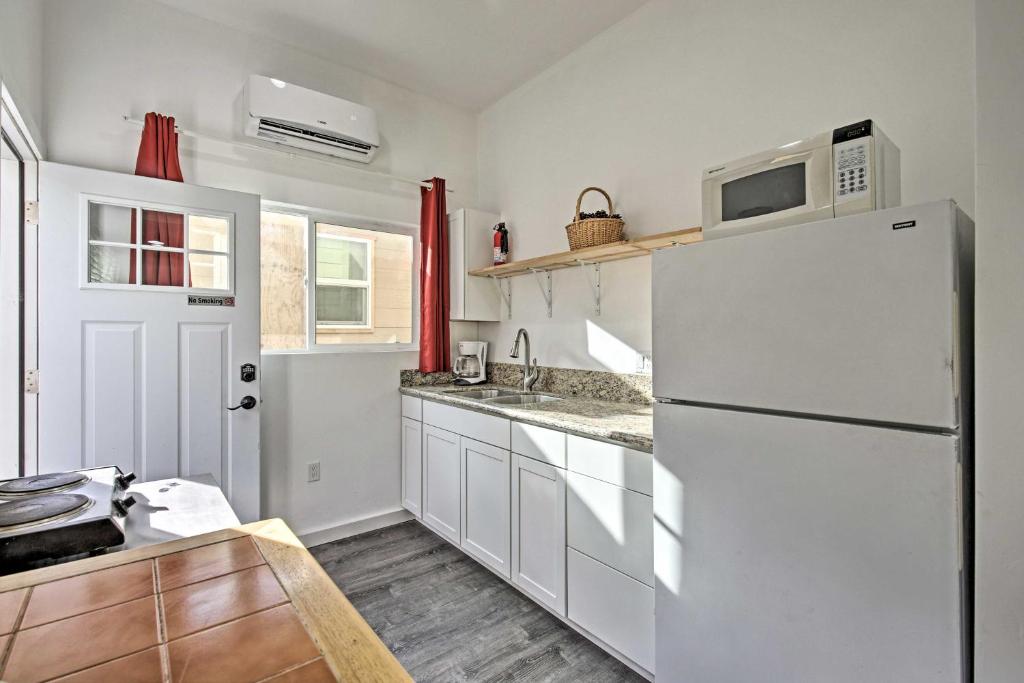 Sleek Studio with Grill - 1 Mi to Balboa Park! - image 3