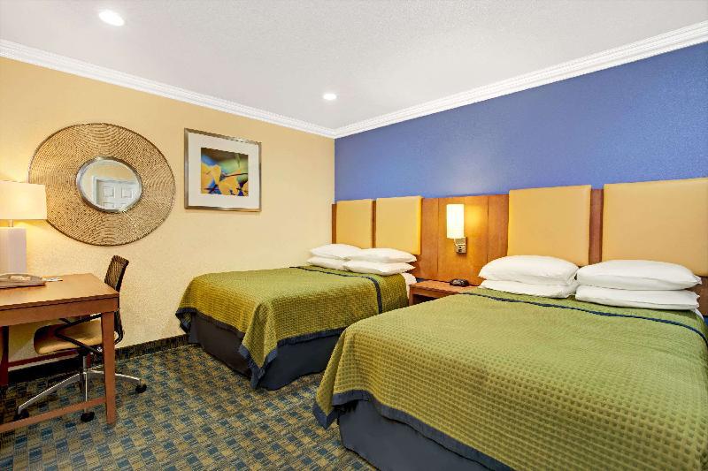 Days Inn by Wyndham San Francisco - Lombard - image 3