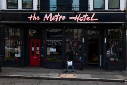 The Metro Hotel - image 2