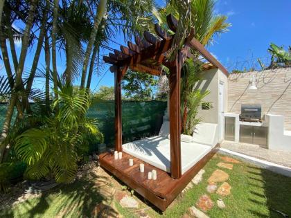 Relaxing Oasis with Pool and Cabana - image 7