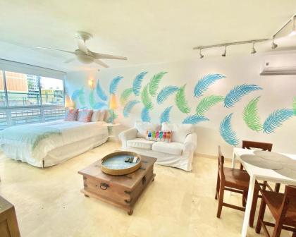 El Sol by the Sea POOLSIDE Cabana Studio Apartment BEACH POOL Parking - image 12