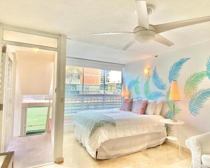 El Sol by the Sea POOLSIDE Cabana Studio Apartment BEACH POOL Parking - image 13