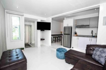 Modern 2BR with KingBed in the heart of Isla Verde Strip - image 5