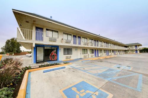 Motel 6-San Marcos TX - main image