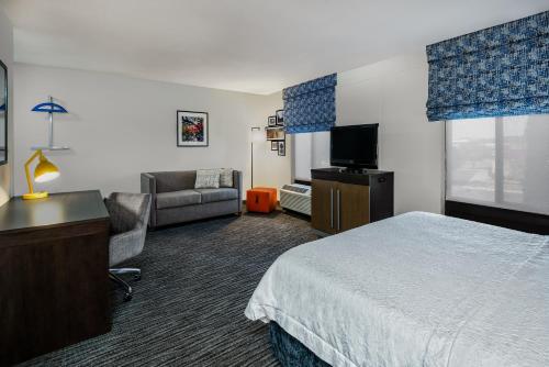 Hampton Inn & Suites San Marcos - image 3