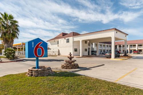 Motel 6-San Marcos TX - North - main image