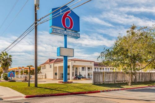 Motel 6-San Marcos TX - North - image 3