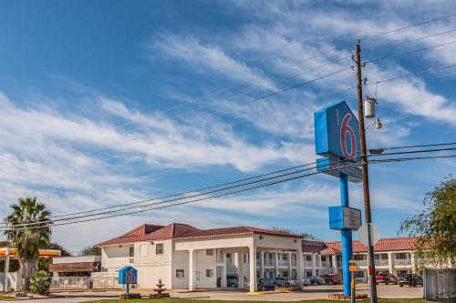 Motel 6-San Marcos TX - North - image 4