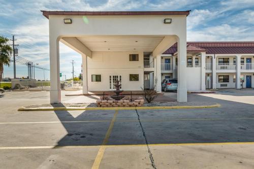 Motel 6-San Marcos TX - North - image 5