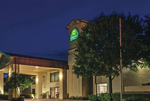 La Quinta Inn by Wyndham San Marcos - main image